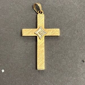 Elegant 10 k Gold Cross with diamond Pendant